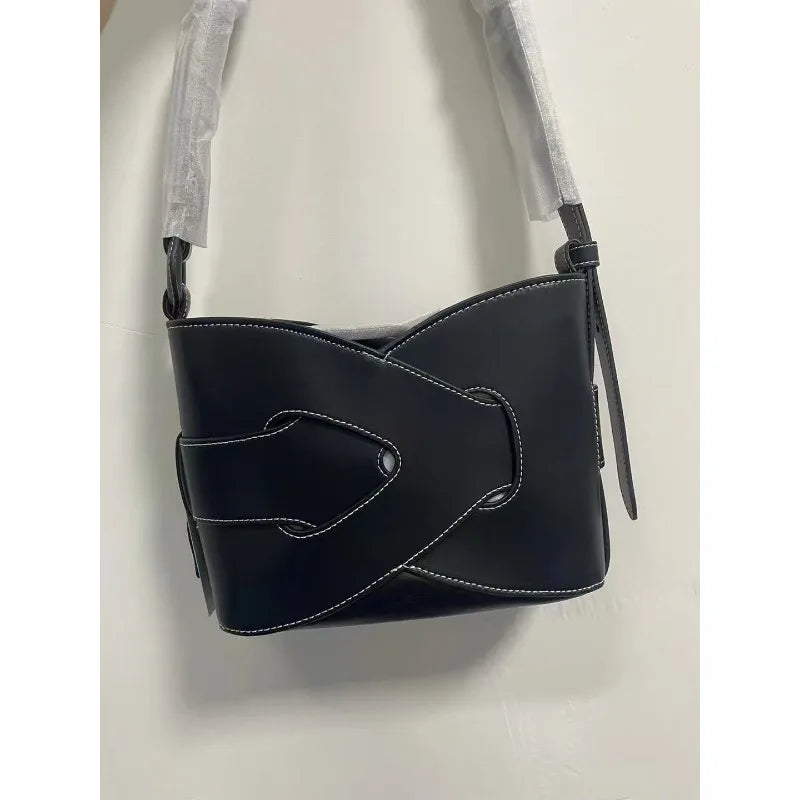 BOLSO BUCKET TRENZADO MINIMAL
