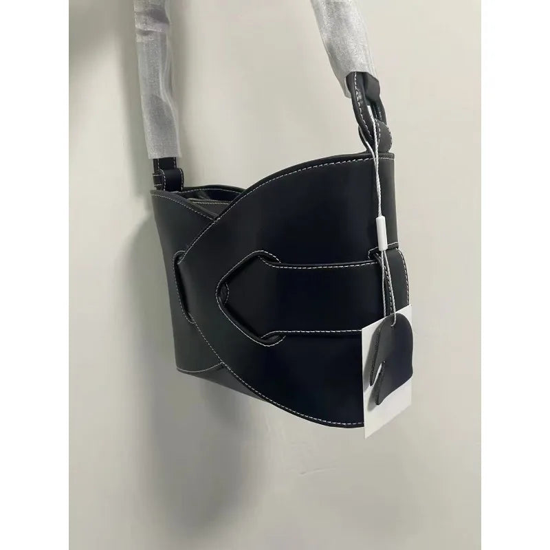 BOLSO BUCKET TRENZADO MINIMAL