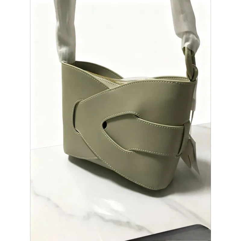 BOLSO BUCKET TRENZADO MINIMAL