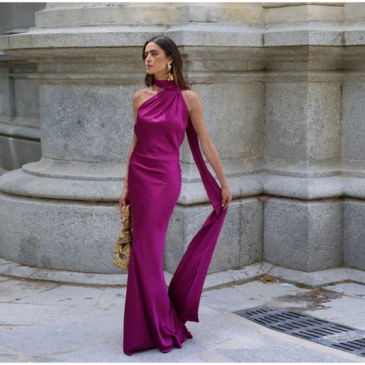 VESTIDO SATINADO ELEGANT HALTER CON CAPA